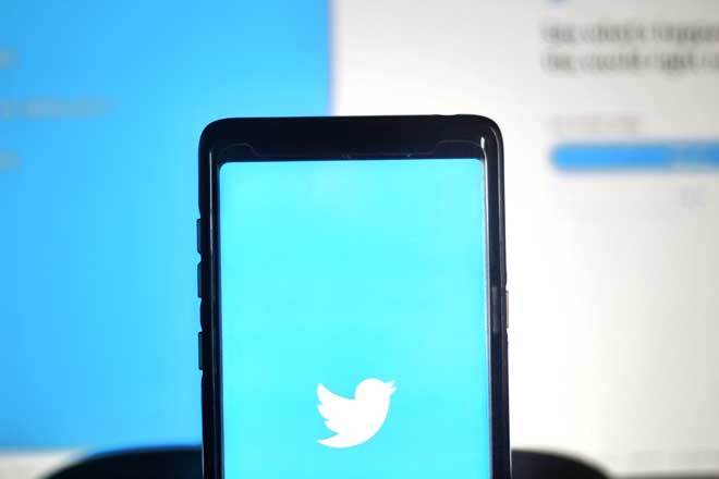 The Pros and Cons of Using Twitter for Online Shopping